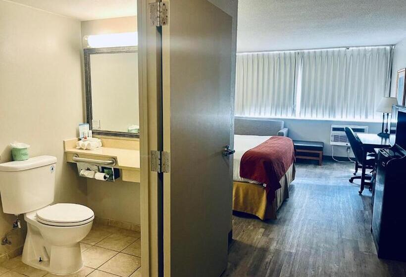 Quarto Estandar Cama King para Deficientes Físicos, Baymont By Wyndham Keokuk