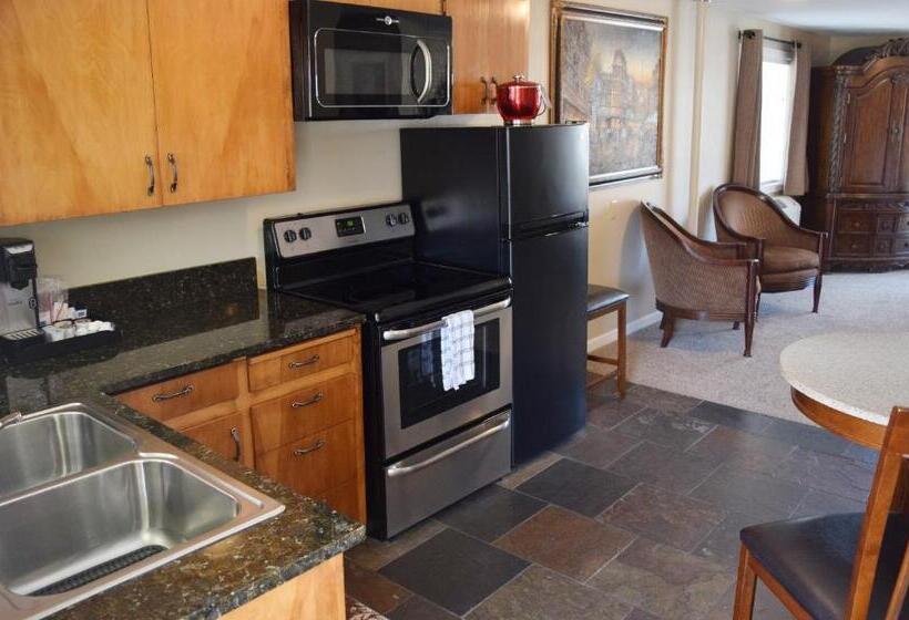 Студия Deluxe, Silverton Inn & Suites
