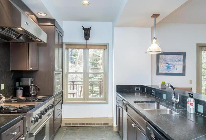 דירת שני חדרים, The Auberge Residences At Element 52