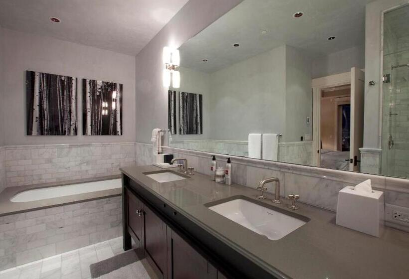 דירת שלושה חדרים, The Auberge Residences At Element 52