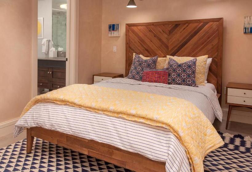 דירת חדר, The Auberge Residences At Element 52