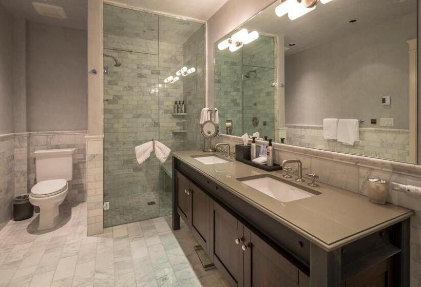 דירת שלושה חדרים, The Auberge Residences At Element 52