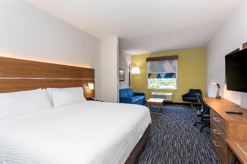 מיטת קינג בסוויטה, Holiday Inn Express & Suites   Miramar, An Ihg