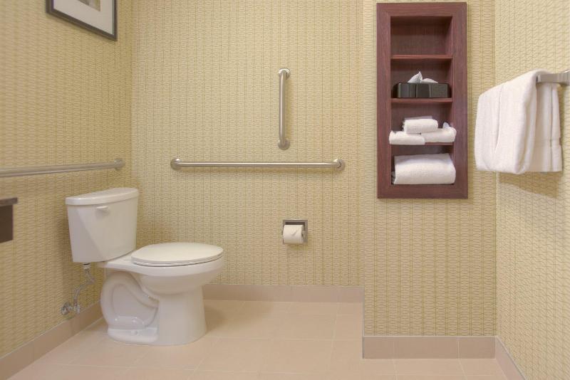 适合残疾人士使用的带超级大床的标准间, Holiday Inn Express & Suites Tacoma Downtown, An Ihg