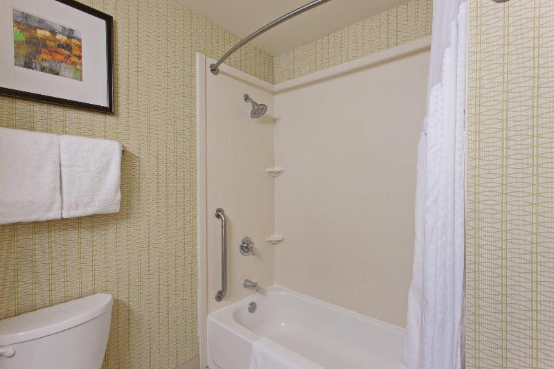 适合残疾人士使用的套间, Holiday Inn Express & Suites Tacoma Downtown, An Ihg