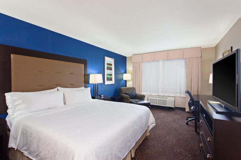 带大床的标准间, Holiday Inn Express & Suites Tacoma Downtown, An Ihg