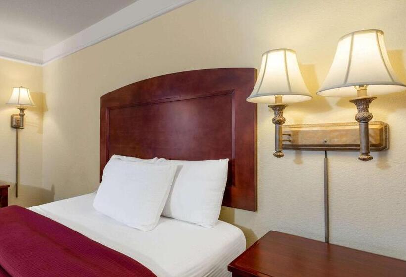 Номер Deluxe Кровать Кинг, La Quinta By Wyndham Dodge City