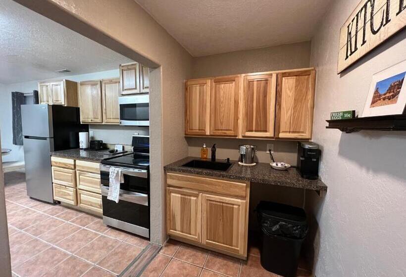 Трехместный Номер Deluxe, The Snuggle Inn