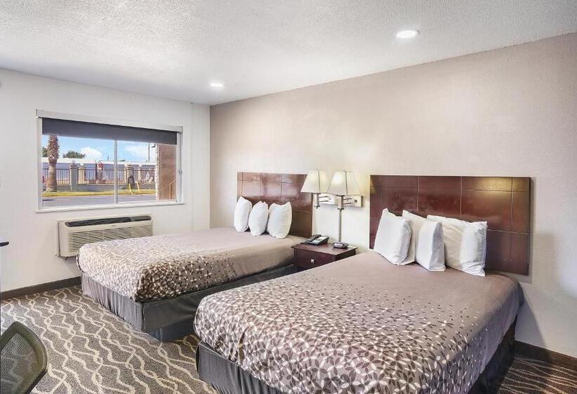 带2个双人床的标准工作室, Carlsbad Inn , New Mexico