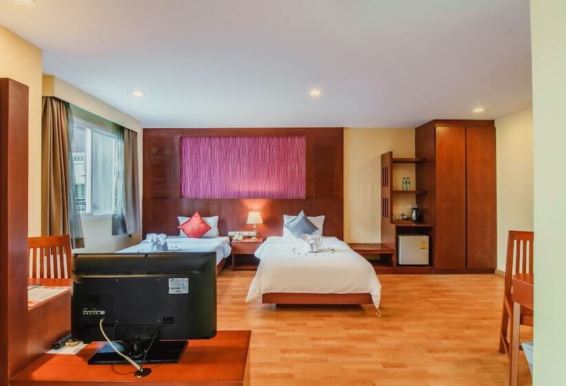 디럭스 스위트, Elite Suites Patong