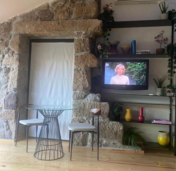 Студия Стандарт, Casas De Pousadouro