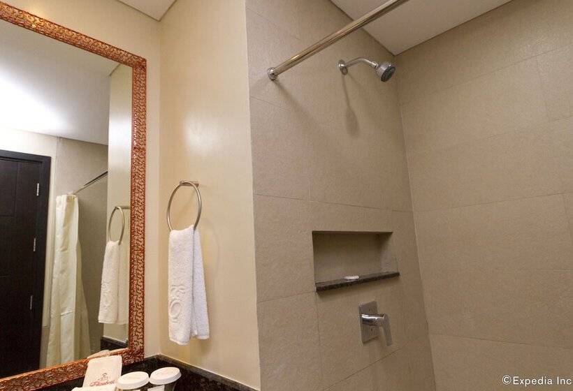 Quarto Triplo Deluxe, Elizabeth Cebu