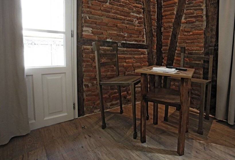 اتاق استاندارد سه نفره, Pension Basque Boutique