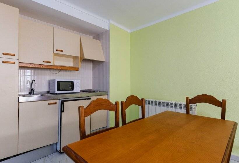 Апартаменты 2 Спальни Боковой Вид на Море, Sol y Mar Apartments