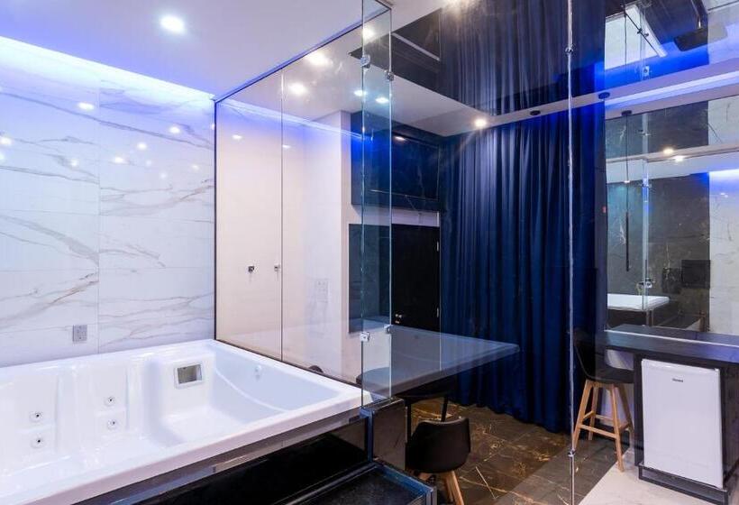 سوییت لوکس, Drops Motel Manaus