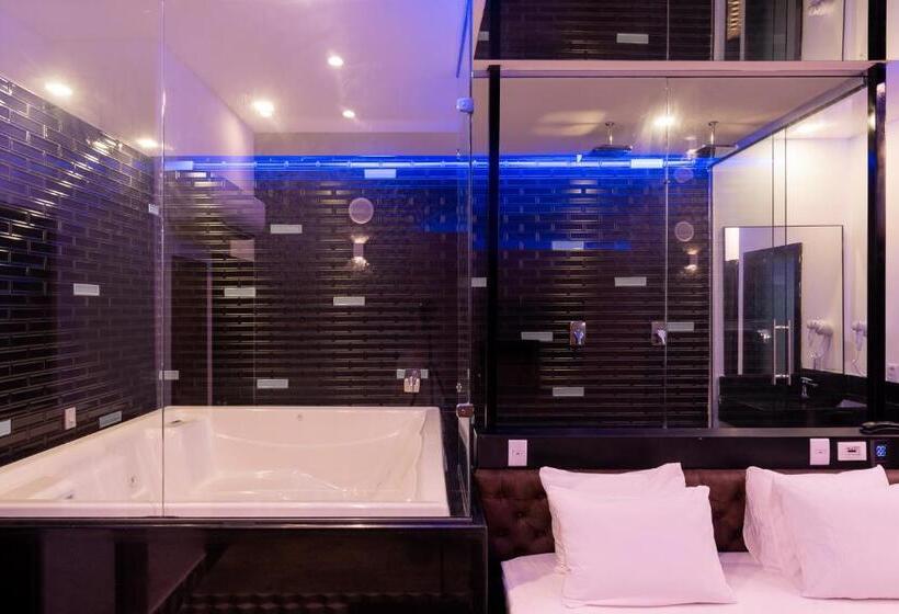 سوییت لوکس, Drops Motel Manaus