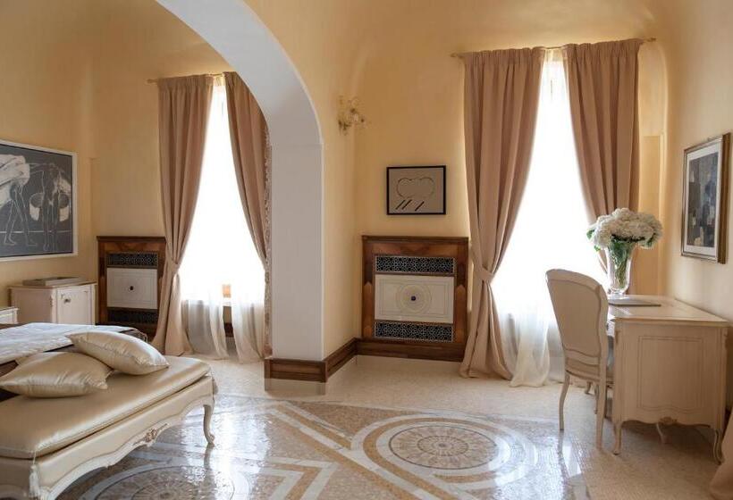 سوییت لوکس, La Rondinaia