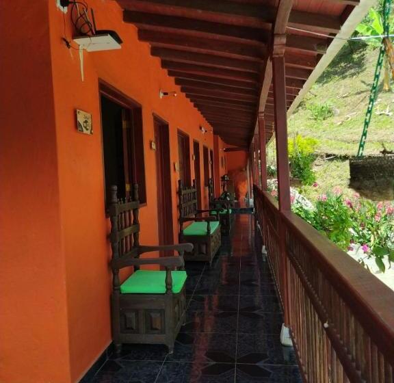 家庭间, Orillas Del Pizano