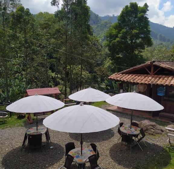 基本三人间, Orillas Del Pizano