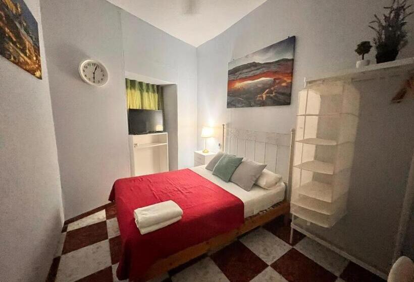 اتاق استاندارد با سرویس بهداشتی مشترک, Santa Isabel Low Cost Rooms In Private House
