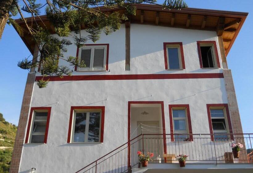 اتاق استاندارد, Michelangelo S House