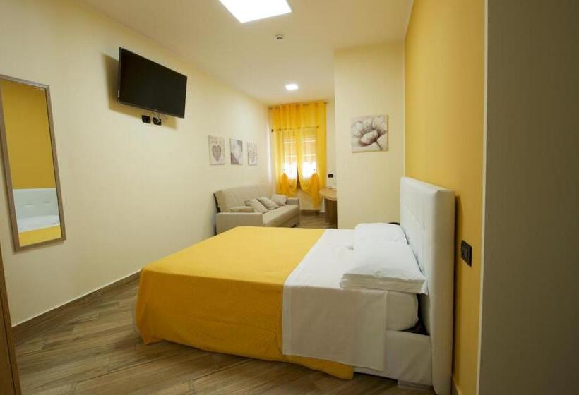 اتاق استاندارد سه نفره, Relais Piazza Garibaldi