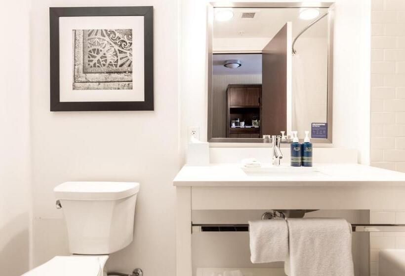 スタンダードルーム, Four Points By Sheraton Kelowna Airport