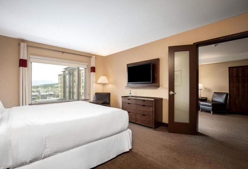 キングサイズベッドのデラックススイート, Four Points By Sheraton Kelowna Airport