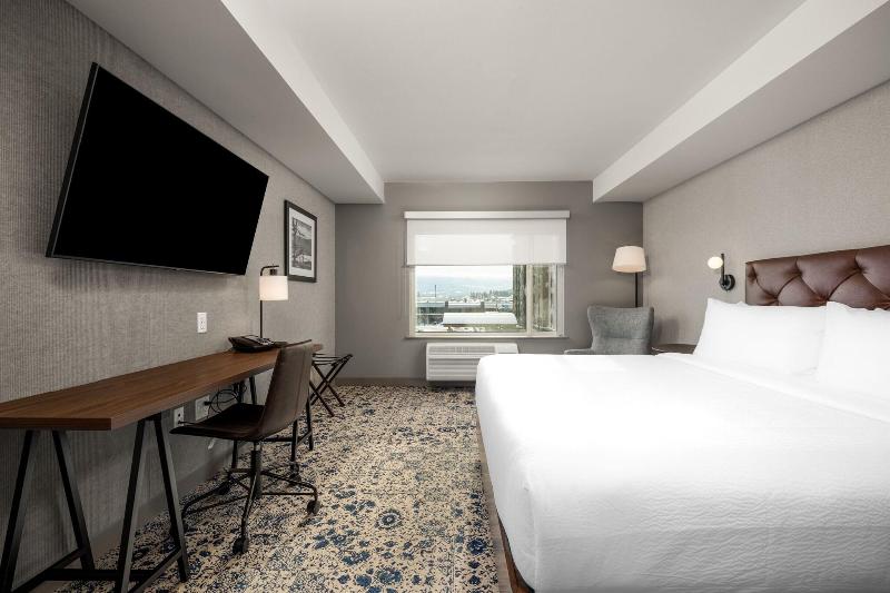 キングサイズベッドのスタンダードルーム, Four Points By Sheraton Kelowna Airport