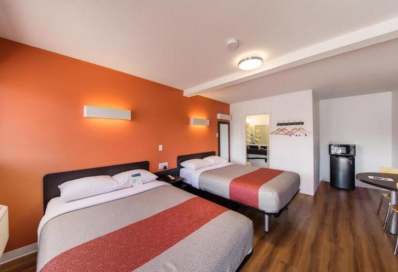 اتاق لوکس چهار تخته, Motel 6 Cranbrook, Bc