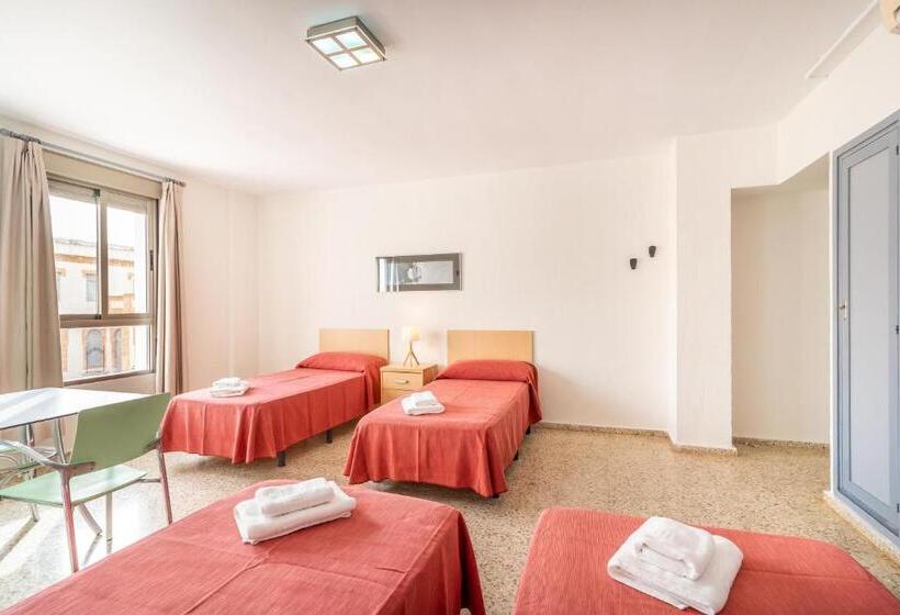 Vuode Makuusalissa, Albergue Inturjoven Chipiona   Hostel