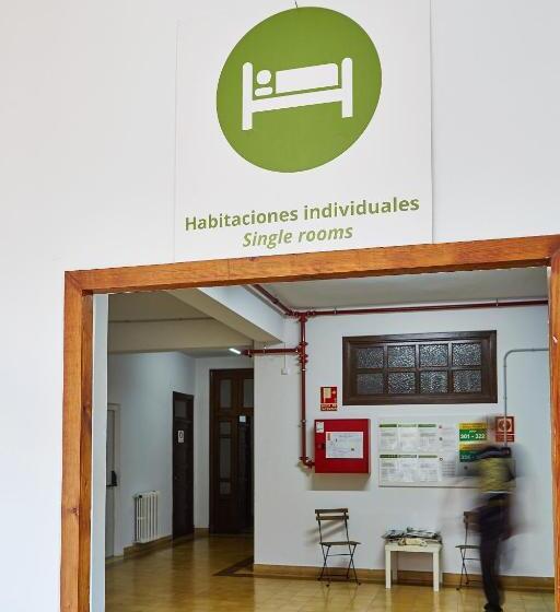 标准单人间共用浴室, Albergue Seminario Menor   Hostel