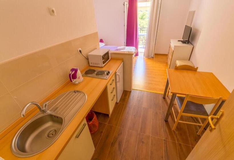 Студио Стандарт с Балконом, Rooms Karla