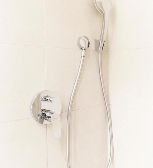 Quarto Estandar Individual, Zeniva