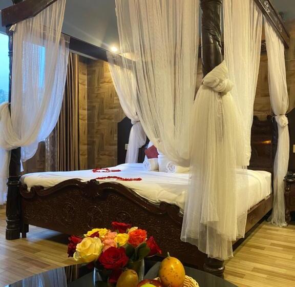 Люкс Кровать Кинг, Hyders Park  The Luxury