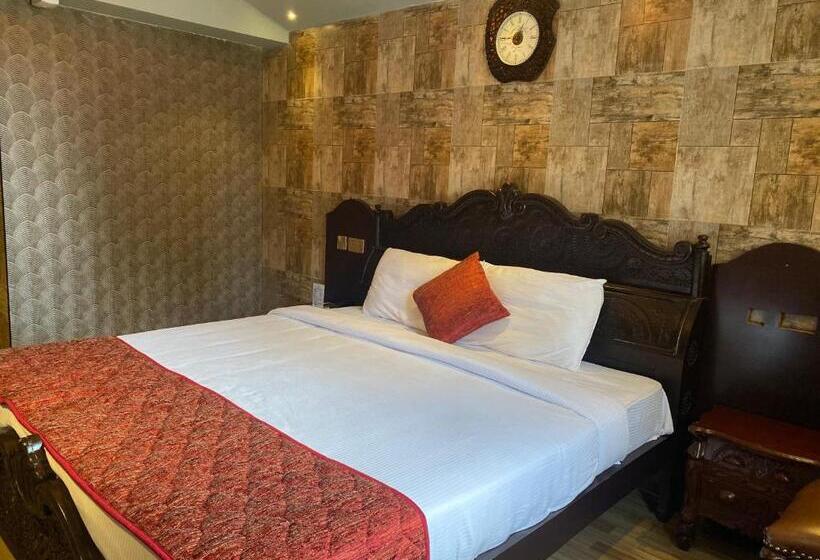 Номер Стандарт, Hyders Park  The Luxury