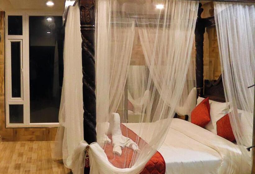 Люкс Кровать Кинг, Hyders Park  The Luxury