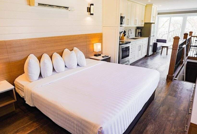 스위트 킹사이즈 침대, Colonial Hotel & Suites