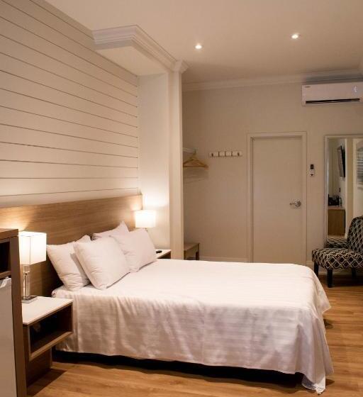 디럭스 룸, Colonial Hotel & Suites