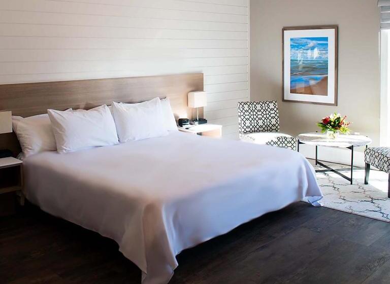자쿠지 스위트, Colonial Hotel & Suites