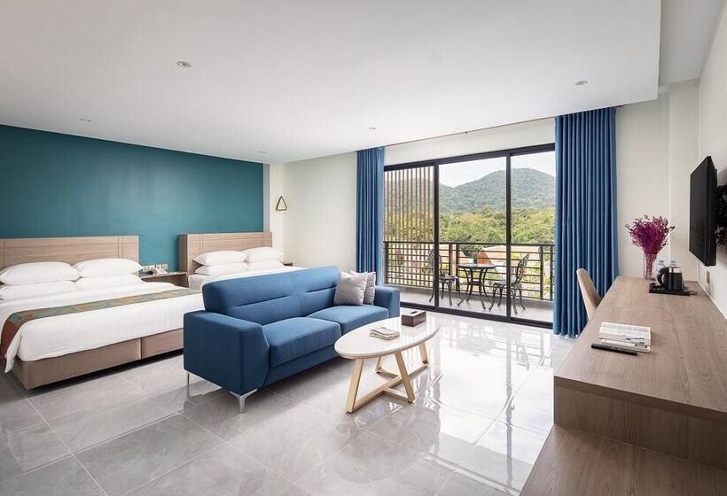 Deluxe Room Mountain View, Vakara Hotel Kep