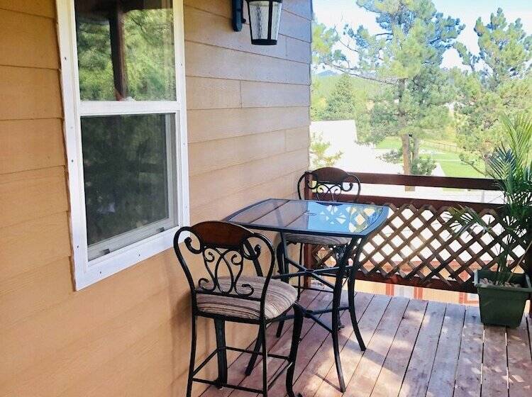Люкс Повышенной Комфортности, Black Hills Cabins At Quail S Crossing
