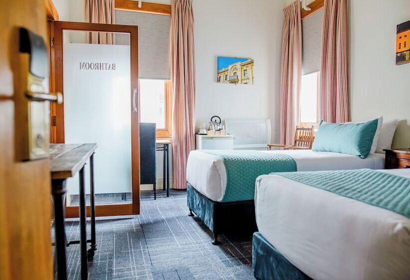 Quarto Triplo Estandar, The Cambridge