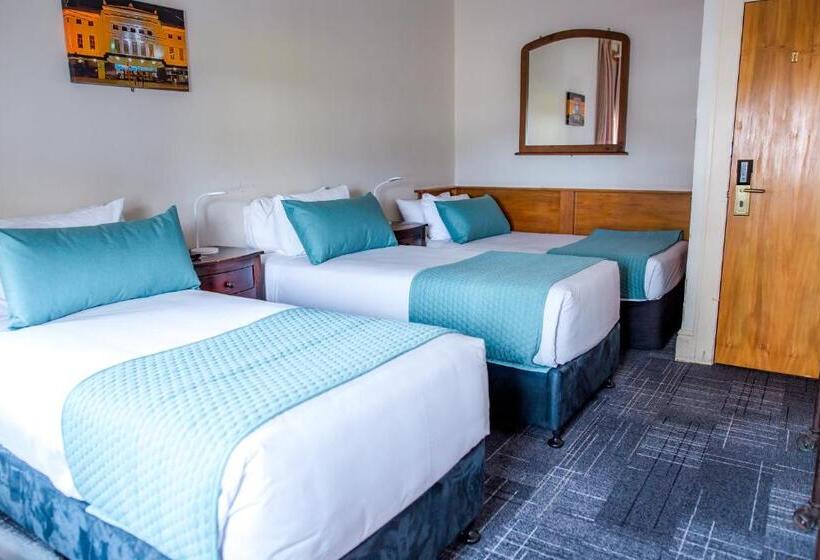 Quarto Triplo Estandar, The Cambridge