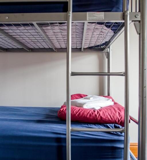 Cama em Quarto Compartilhado, The Cambridge