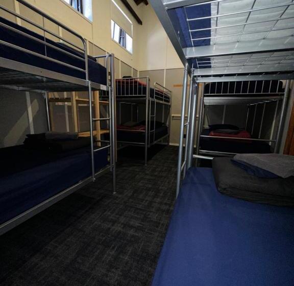 Cama em Quarto Compartilhado, The Cambridge