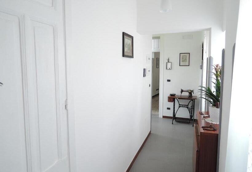خانه 1 خوابه, La Casa Nel Cortile