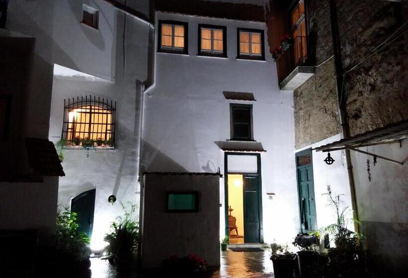 خانه 1 خوابه, La Casa Nel Cortile