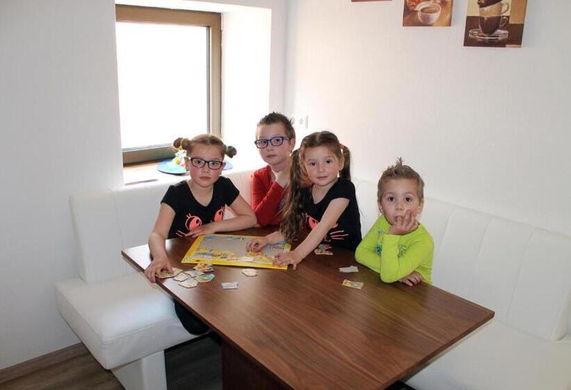 Студия Стандарт, Post Hostel For Youth, Students And Pilgrims