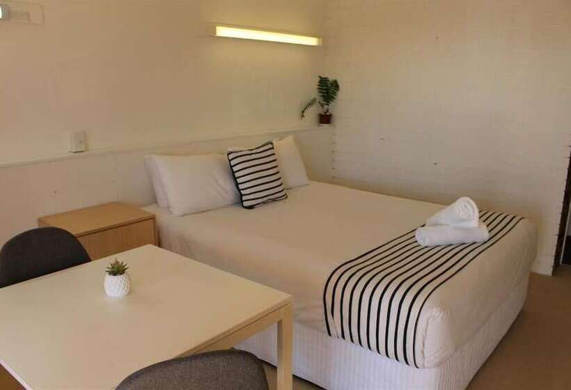 Номер Стандарт, Camden Motor Inn